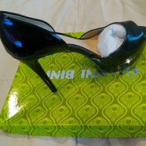 Gianni Bini black patent heels, Size 7